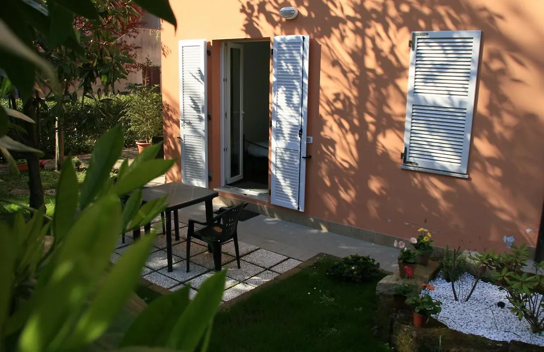 A Due Passi Dal Mare B&B-1