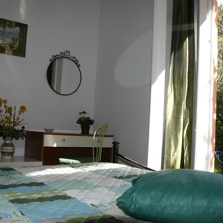 A Due Passi Dal Mare B&B-3